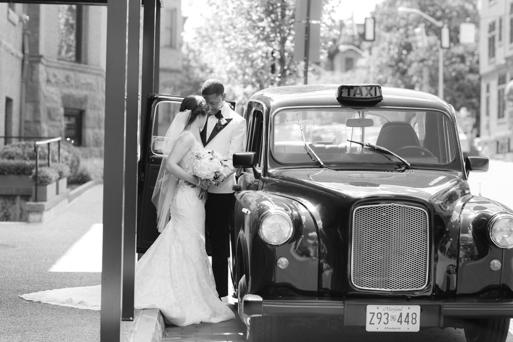 bride-groom-wedding-classic-car